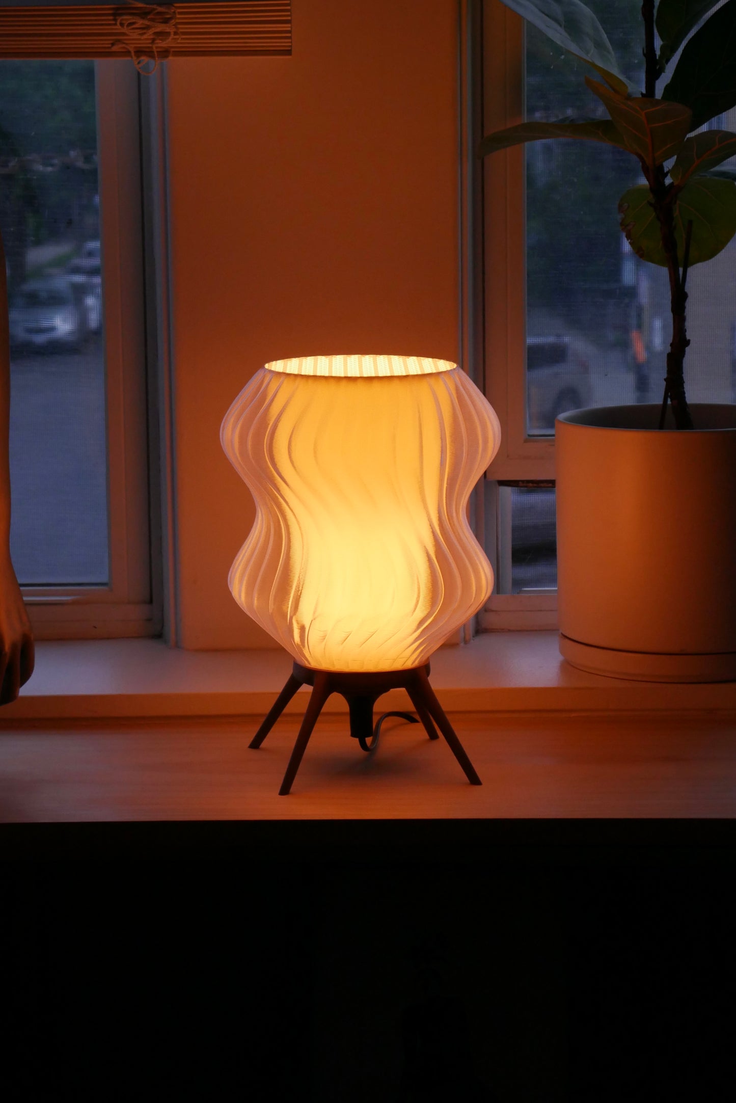 Cozy Table Lamp - Transparent Shell [SWIL]