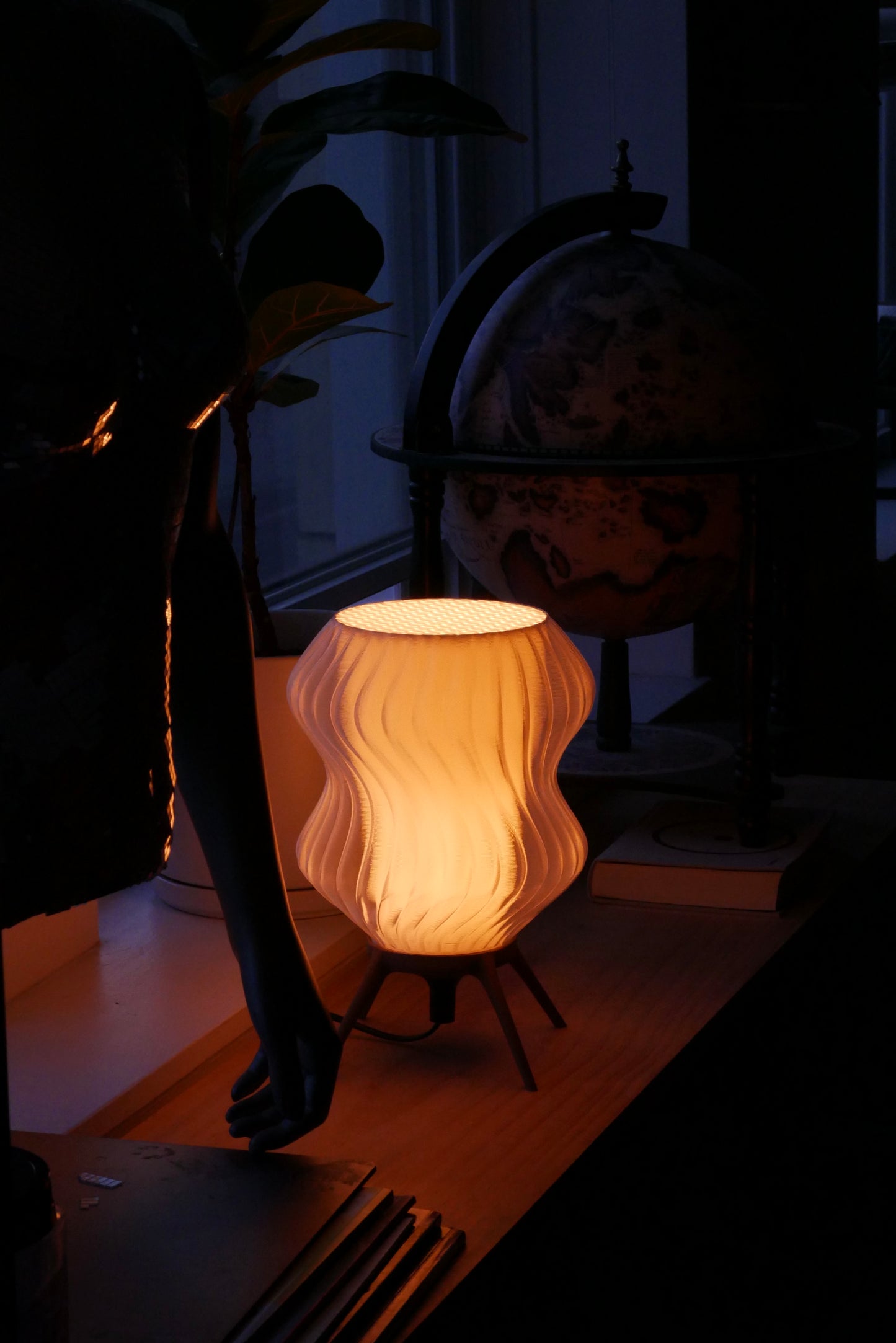 Cozy Table Lamp - Transparent Shell [SWIL]