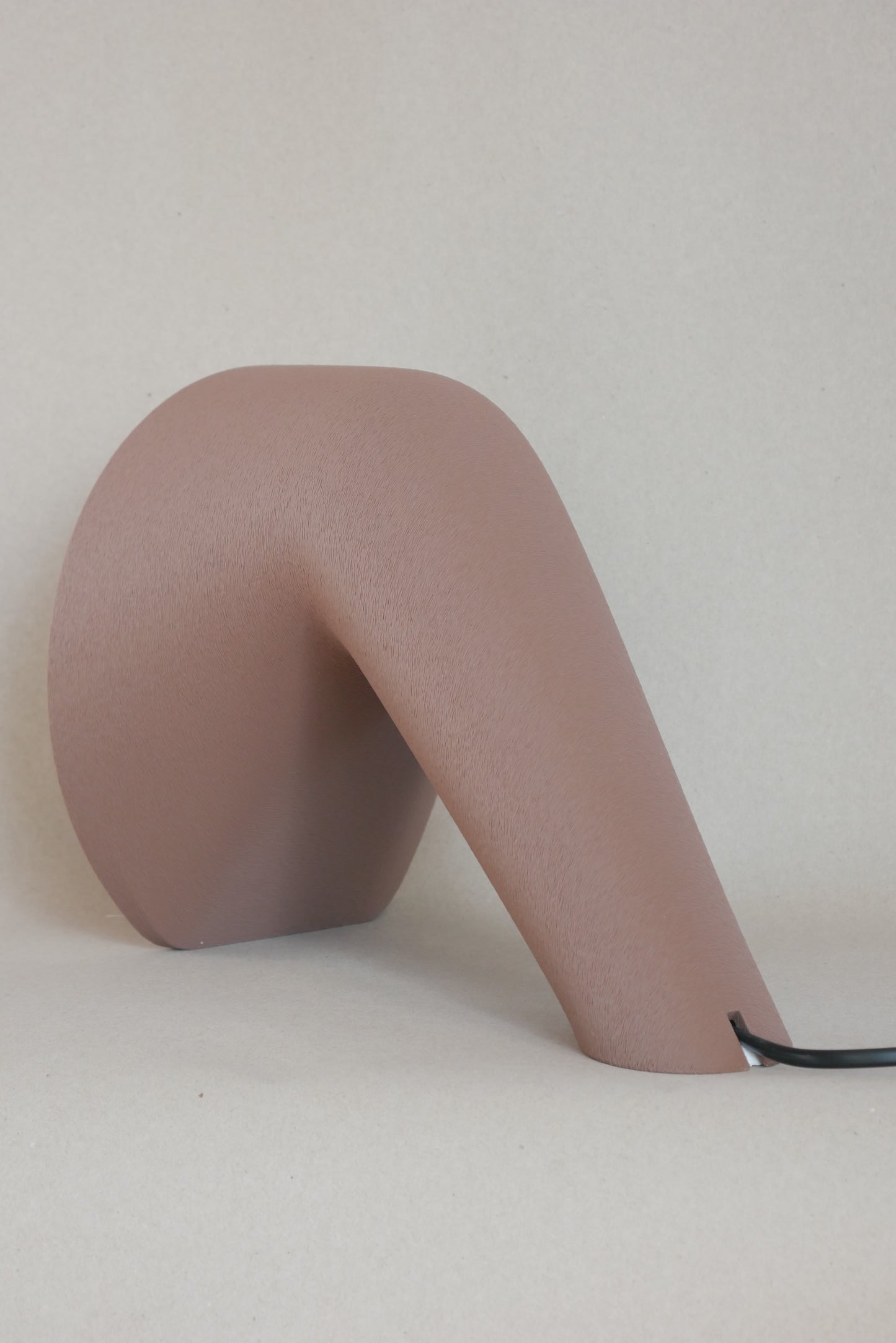 Modern Accent Lamp: Sculptural Glow for Your Space [KURV]