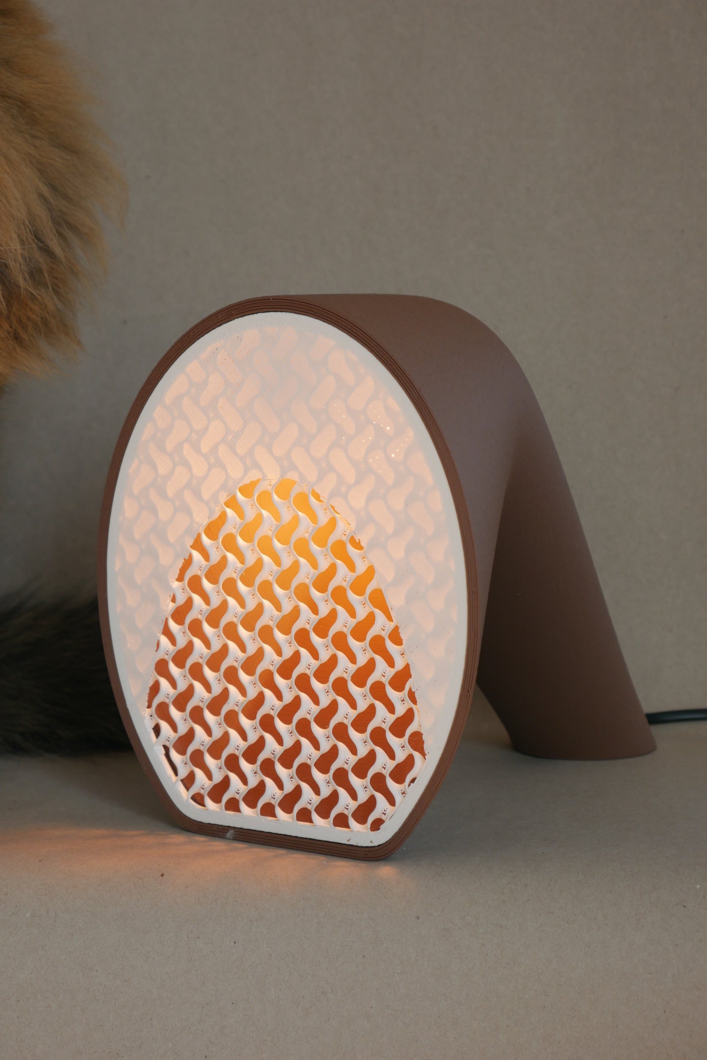 Modern Accent Lamp: Sculptural Glow for Your Space [KURV]