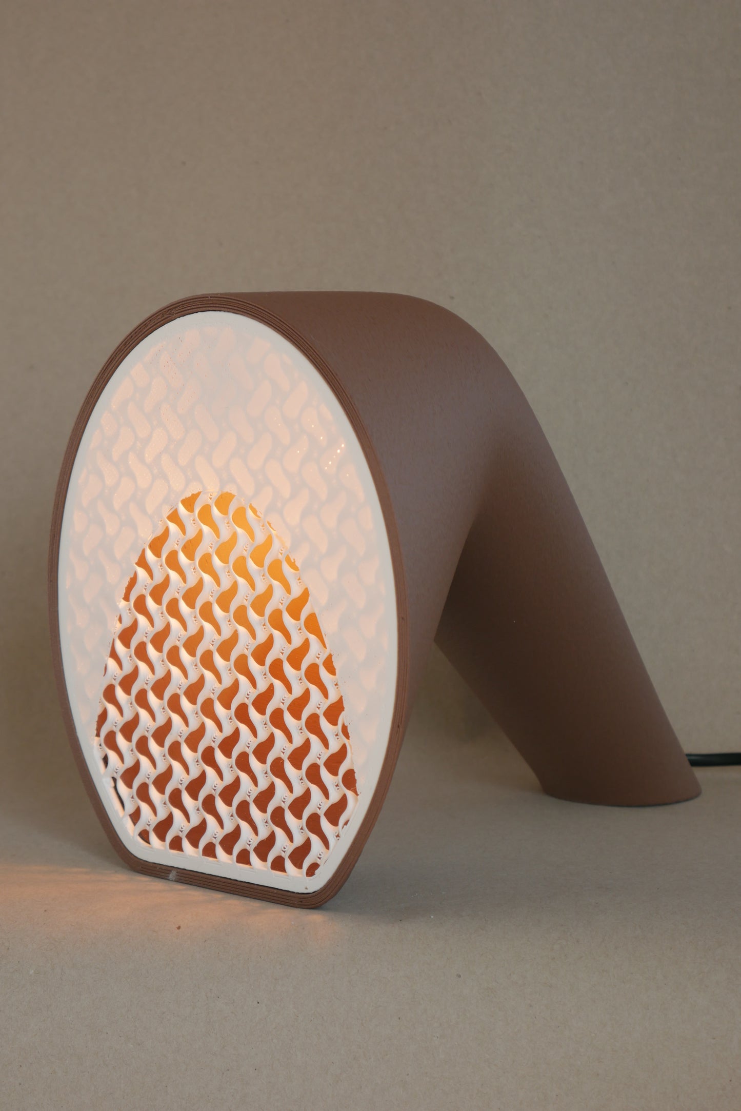 Modern Accent Lamp: Sculptural Glow for Your Space [KURV]
